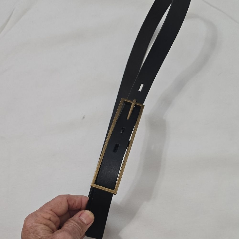 HOBO Timeless Vintage Black Belt with Rectangular‎ Gold Buckle